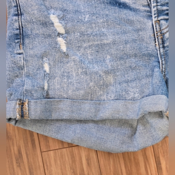 NWOT Old Navy High-Rise Denim Shorts - Picture 2 of 7
